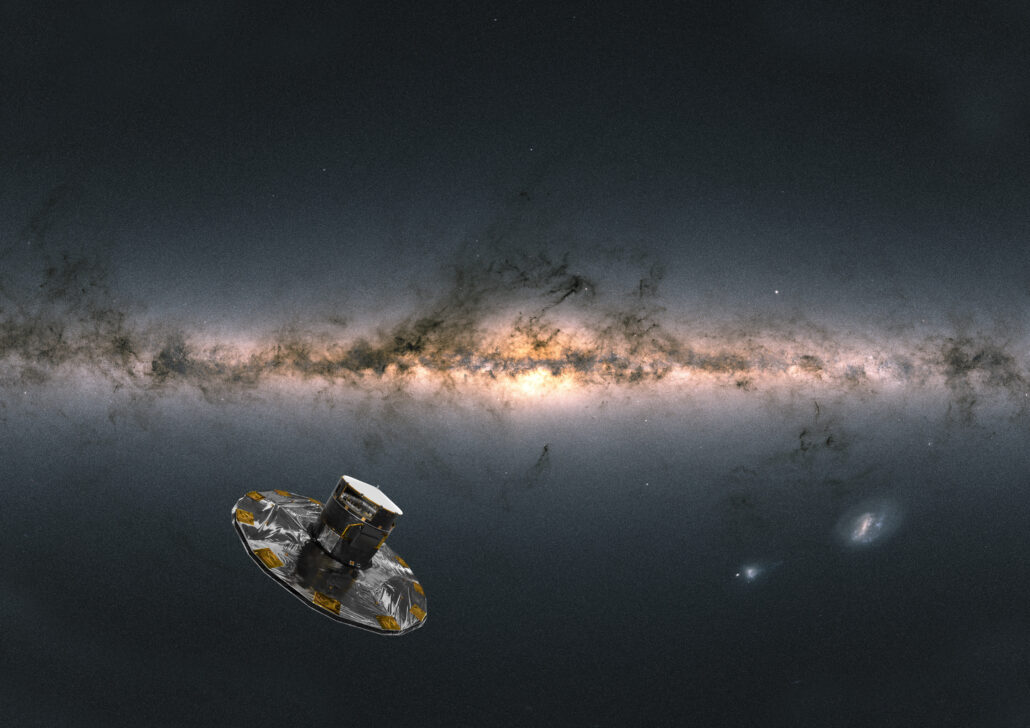 GAIA vor der Karte der Milchstraße aus dem 3. Datenpaket (Montage, Credit: Spacecraft: ESA/ATG medialab; Milky Way: ESA/Gaia/DPAC; CC BY-SA 3.0 IGO. Acknowledgement: A. Moitinho.)